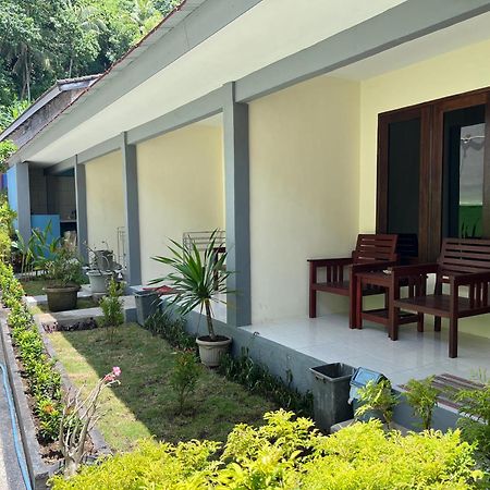 Family Garden Homestay Сенггиги Экстерьер фото