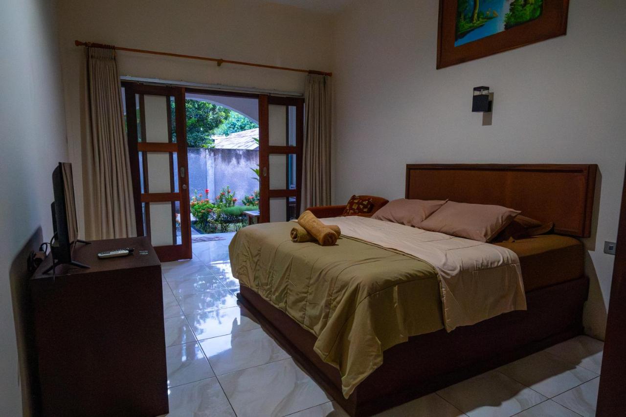 Family Garden Homestay Сенггиги Экстерьер фото