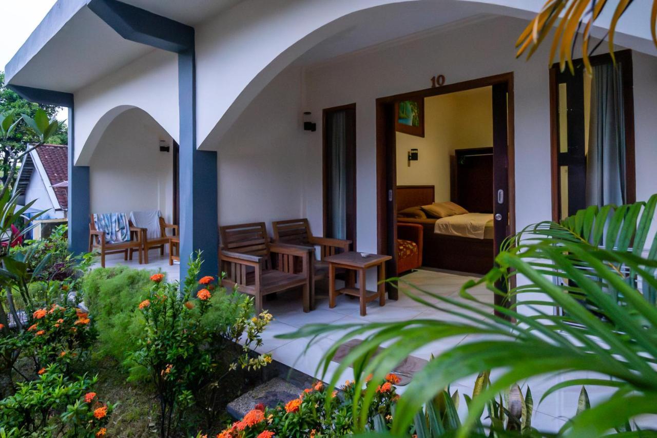 Family Garden Homestay Сенггиги Экстерьер фото