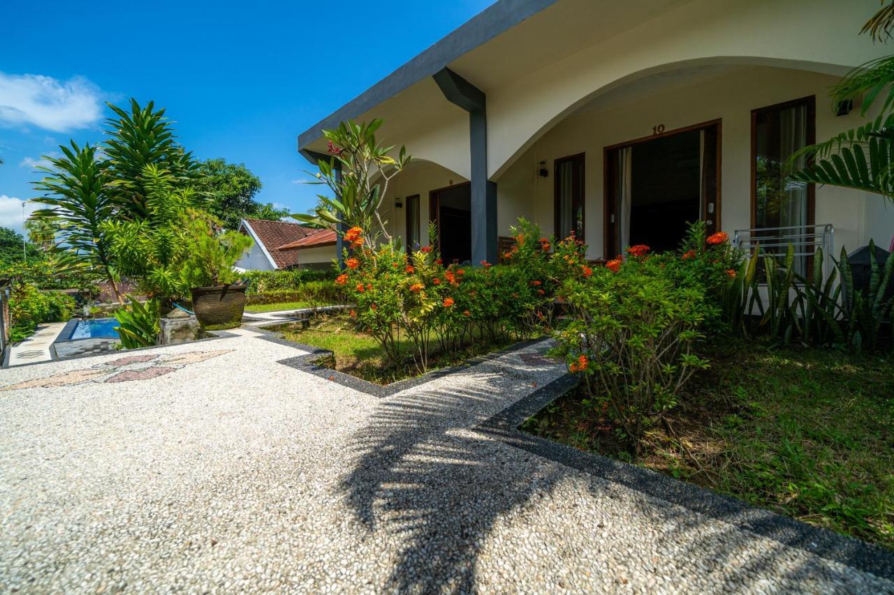 Family Garden Homestay Сенггиги Экстерьер фото