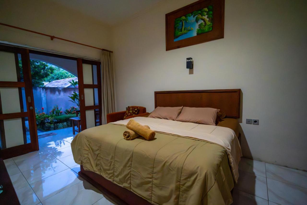 Family Garden Homestay Сенггиги Экстерьер фото