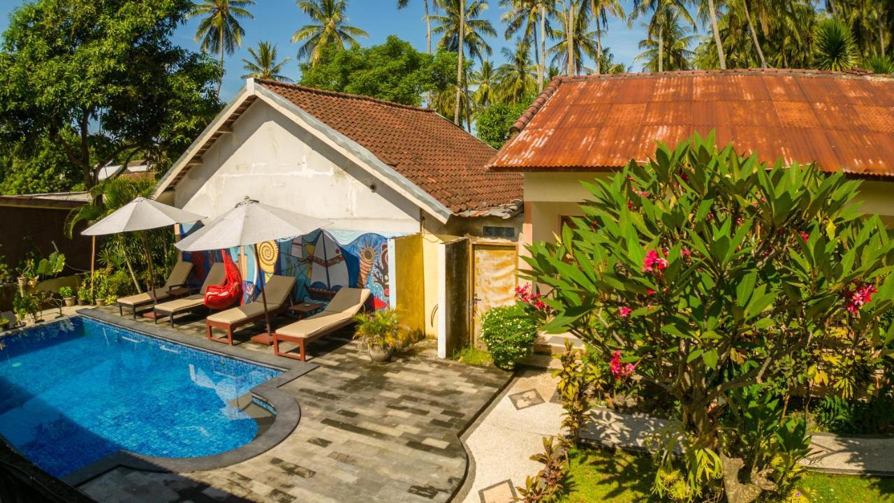 Family Garden Homestay Сенггиги Экстерьер фото