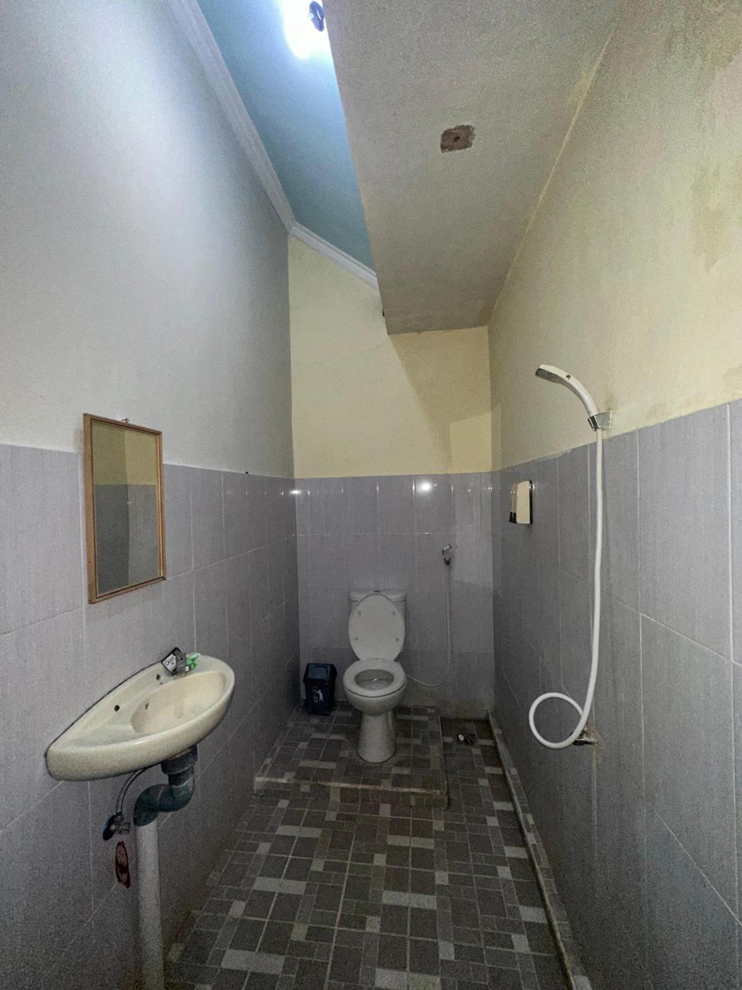 Family Garden Homestay Сенггиги Экстерьер фото