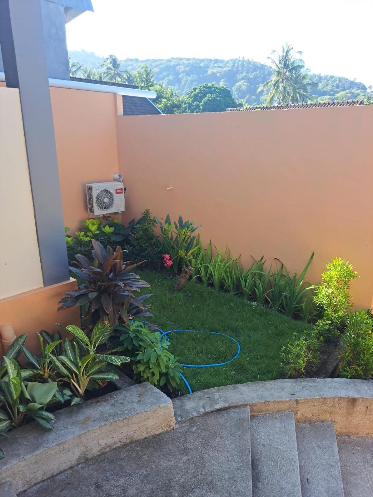 Family Garden Homestay Сенггиги Экстерьер фото