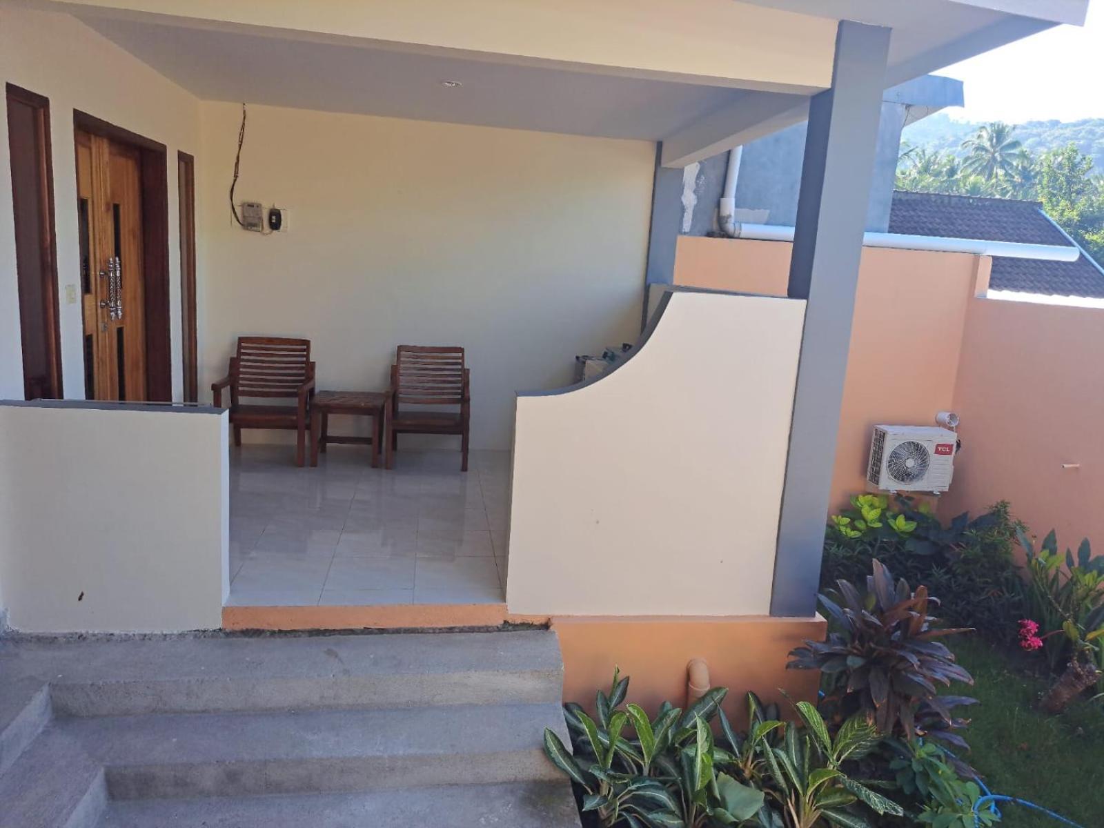 Family Garden Homestay Сенггиги Экстерьер фото