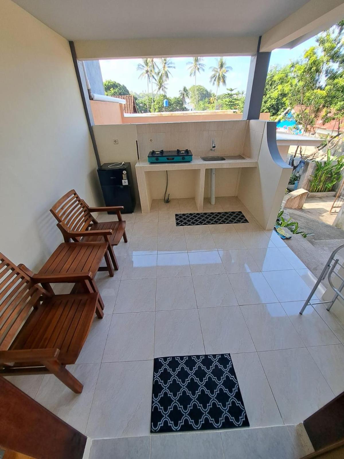 Family Garden Homestay Сенггиги Экстерьер фото