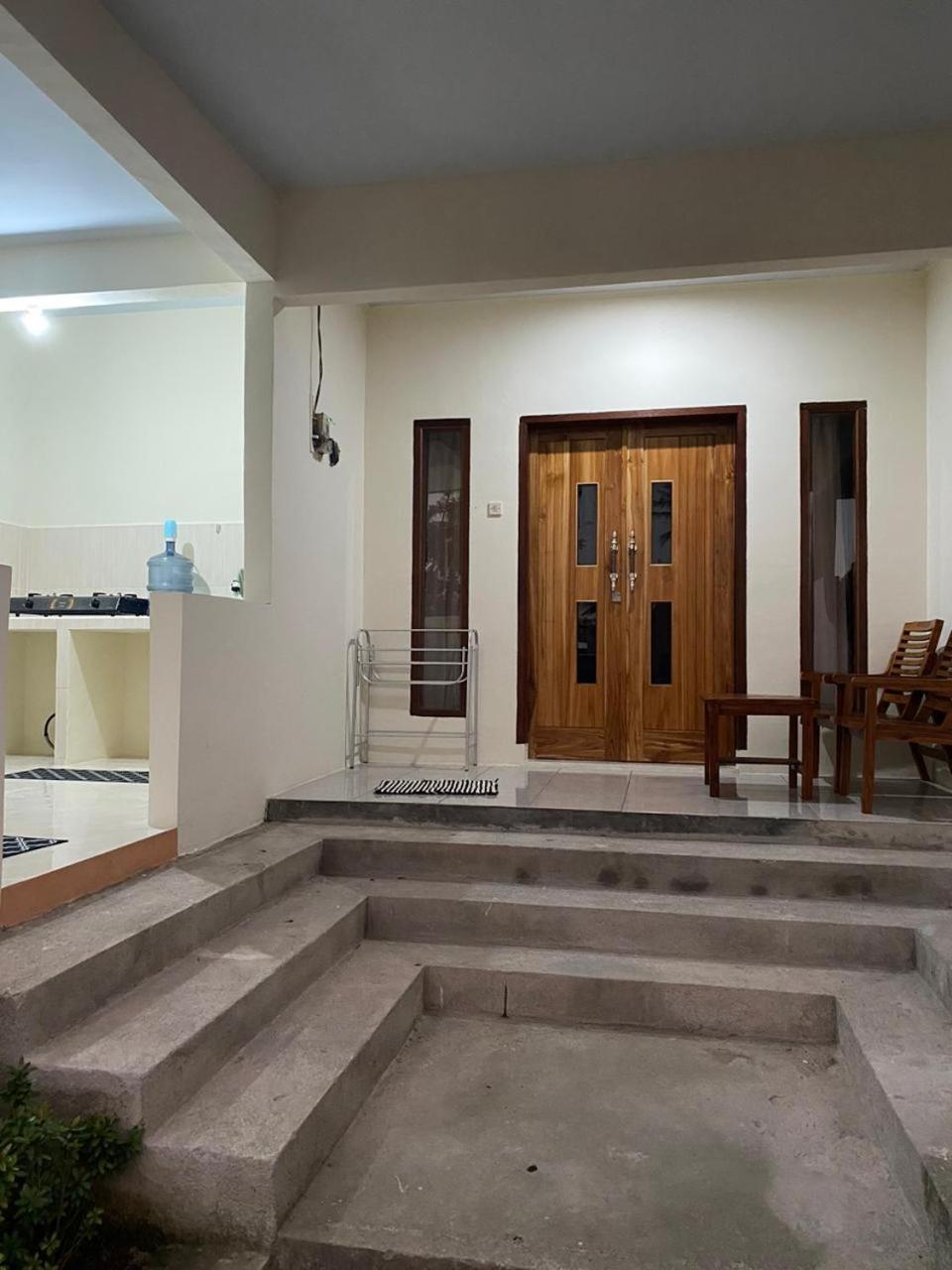 Family Garden Homestay Сенггиги Экстерьер фото
