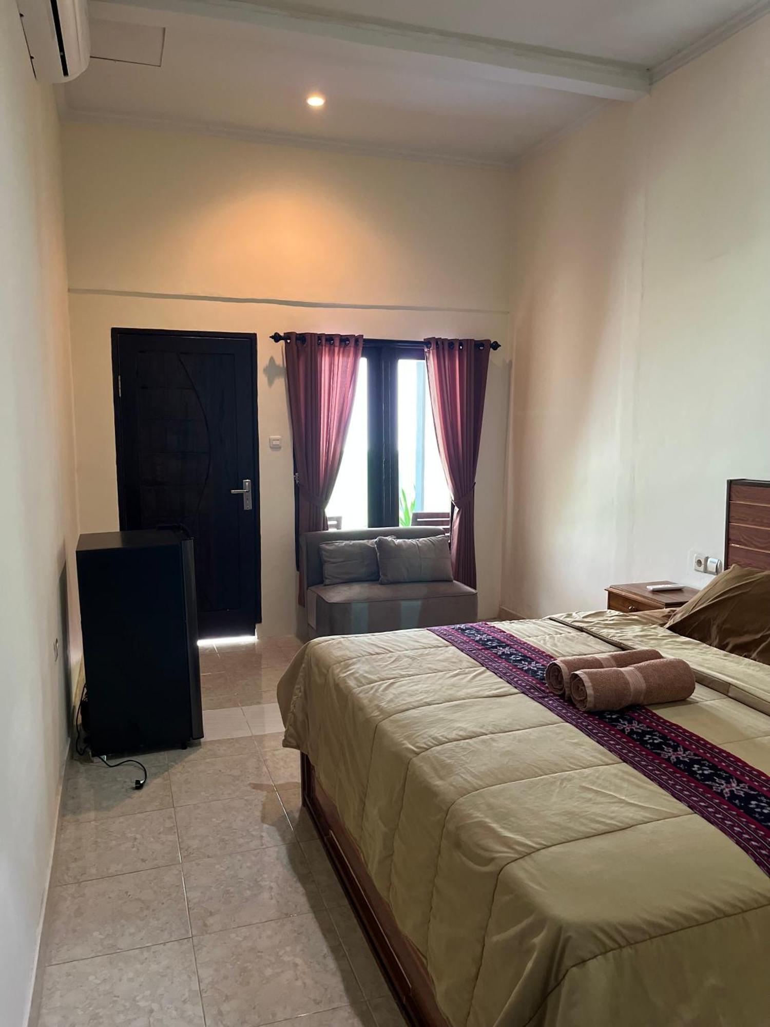 Family Garden Homestay Сенггиги Экстерьер фото