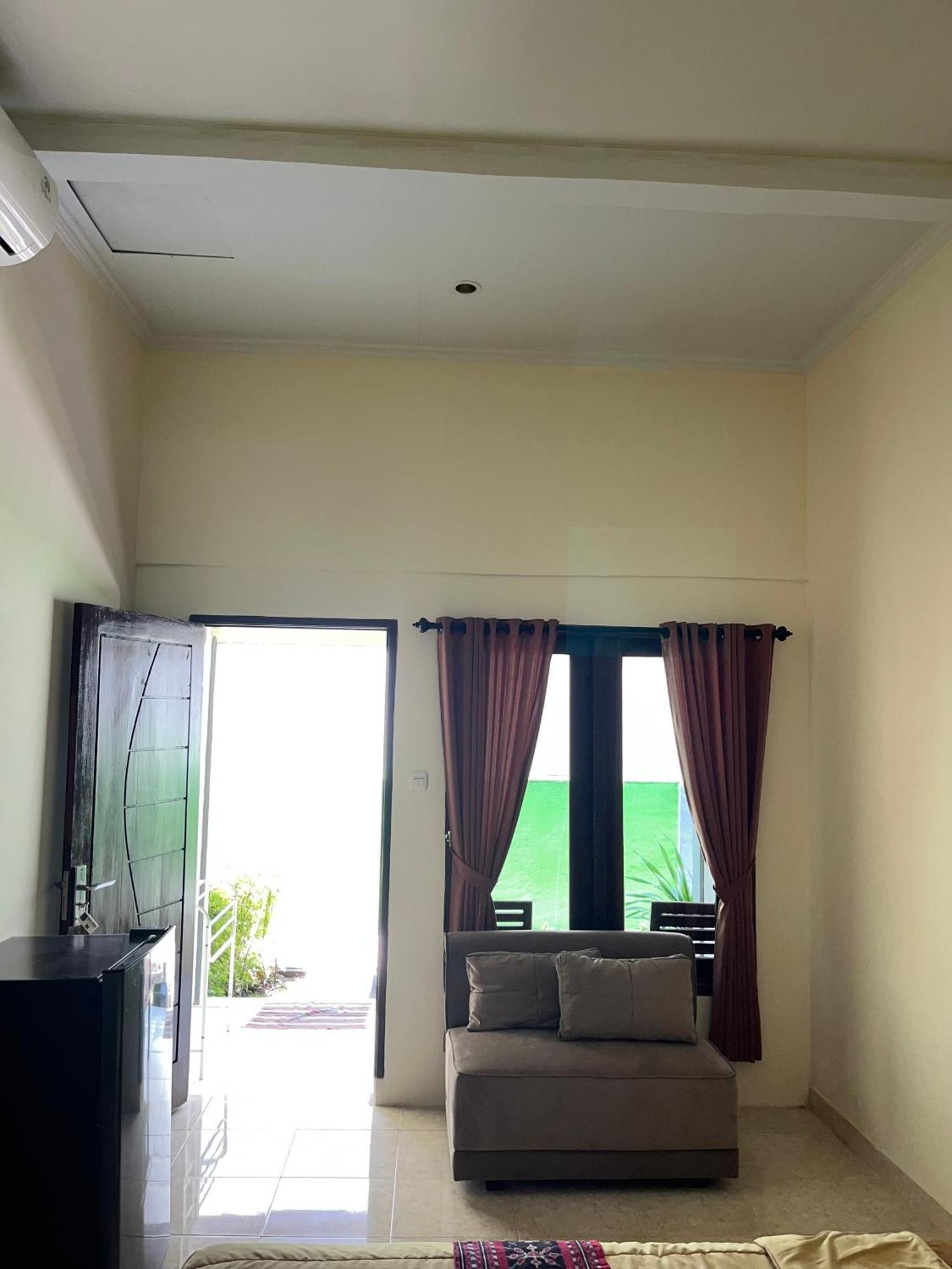 Family Garden Homestay Сенггиги Экстерьер фото