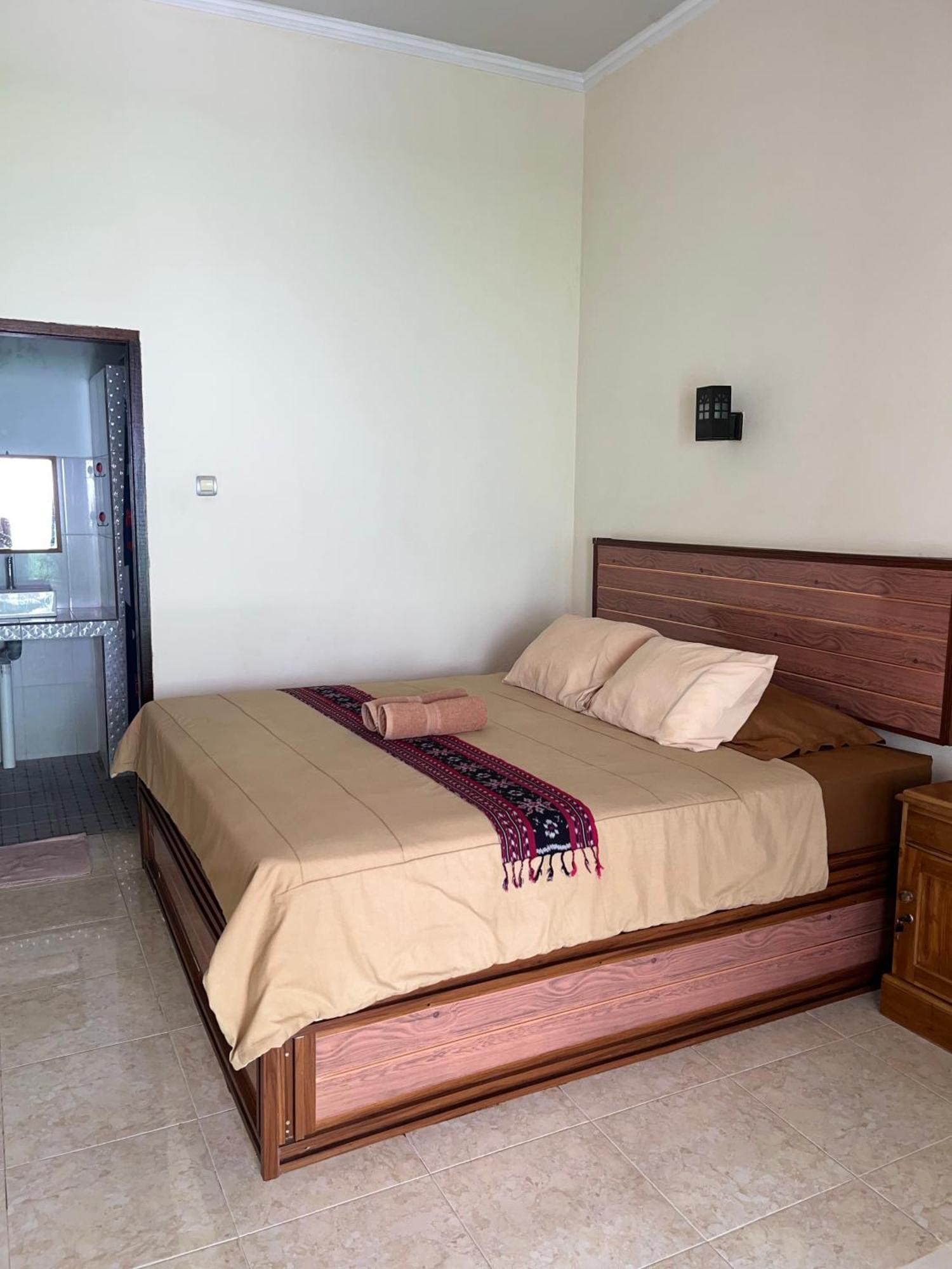 Family Garden Homestay Сенггиги Экстерьер фото