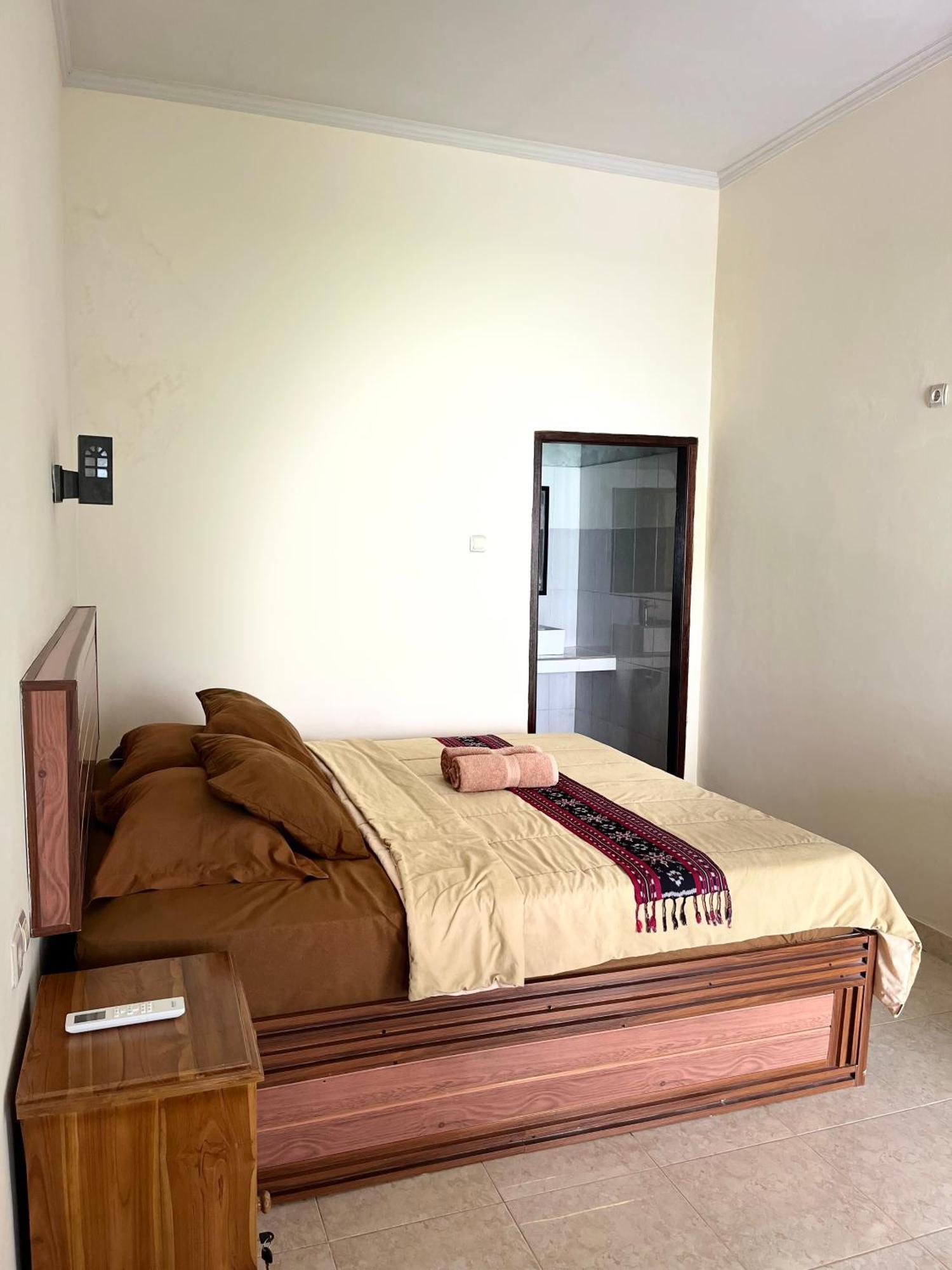 Family Garden Homestay Сенггиги Экстерьер фото